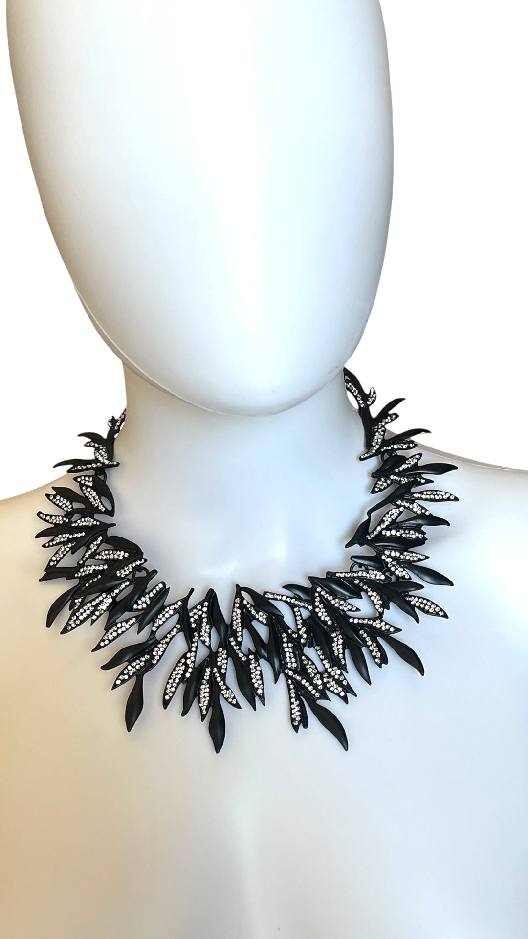 Rea Necklace - Black / Crystal