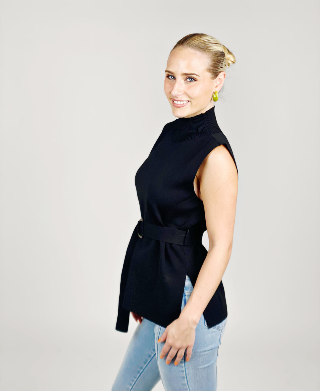 Black Sleeveless Sweater Top