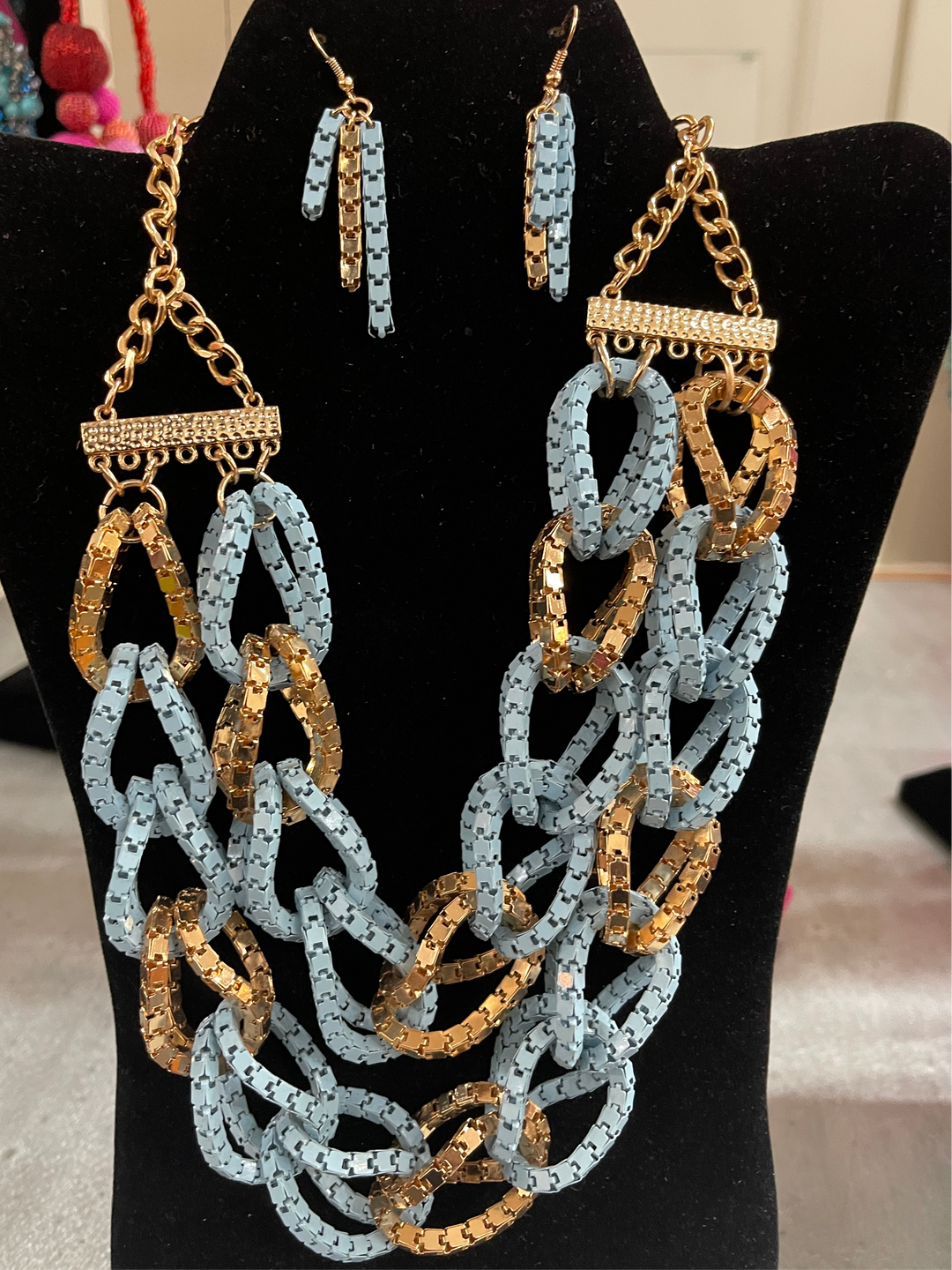 Stylish Twined chain necklace
