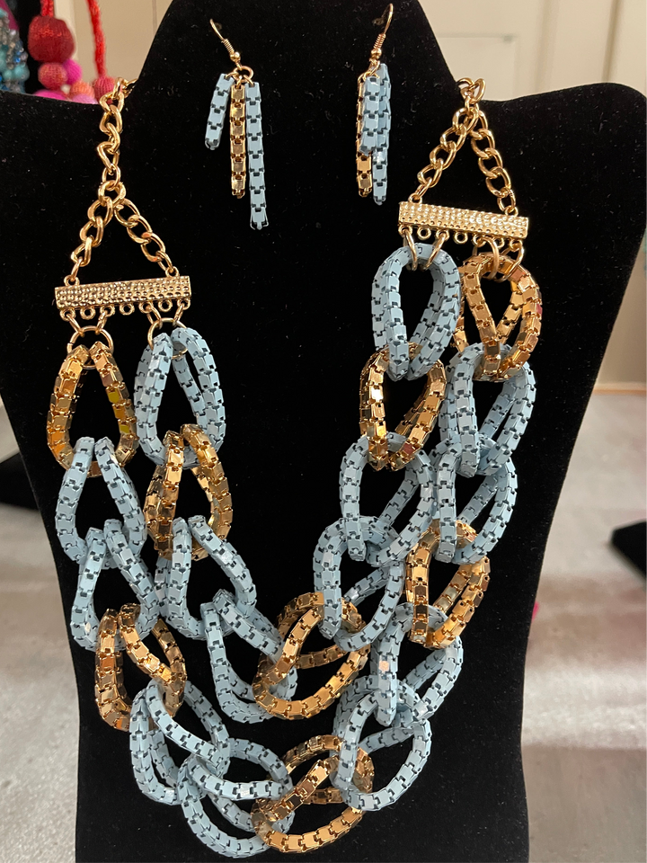 Stylish Twined chain necklace