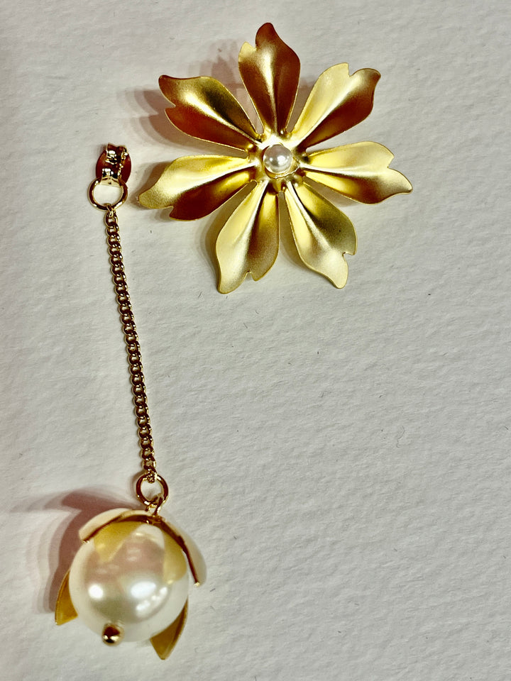Floral Pearl Dropped Earrings
