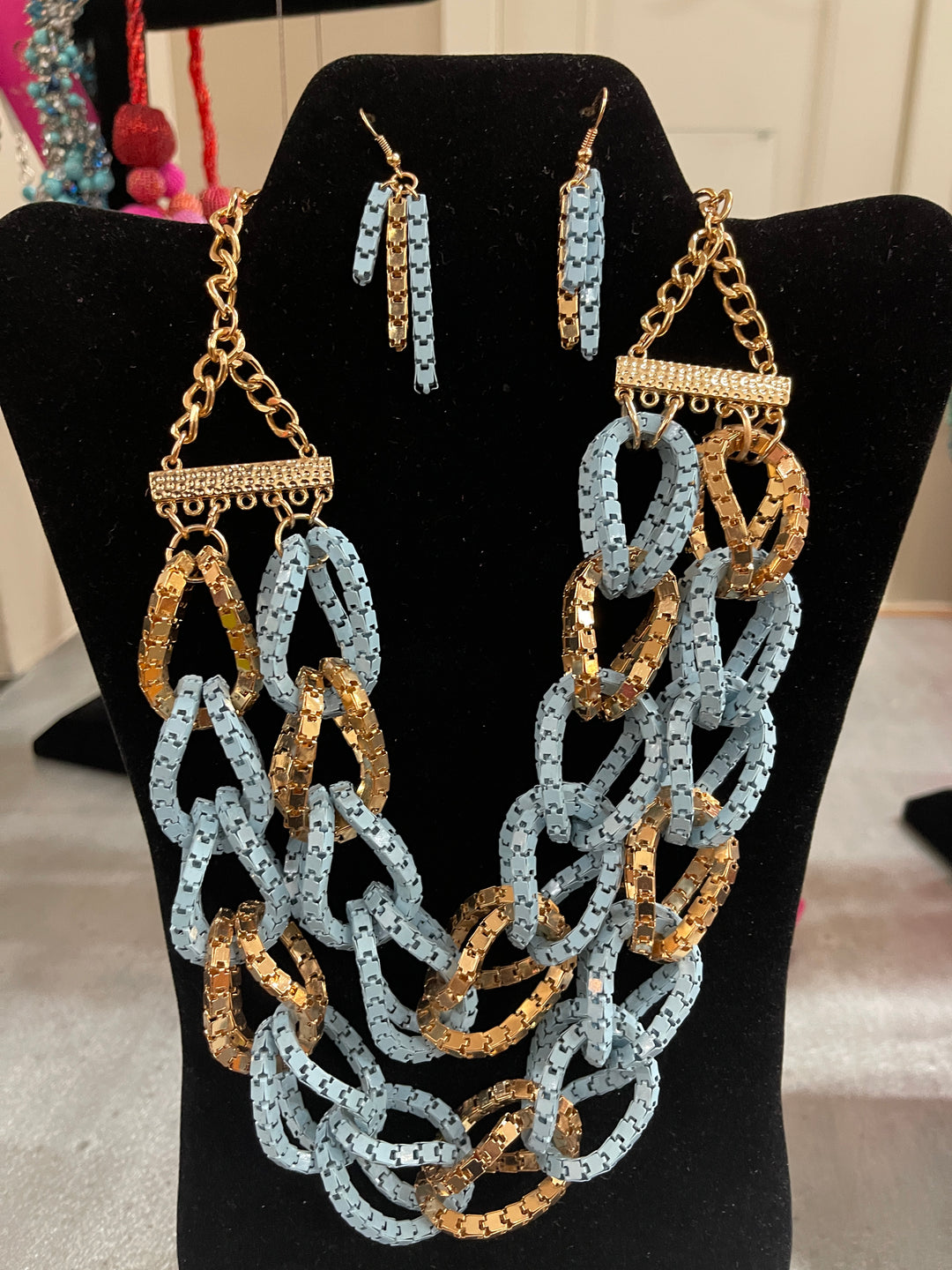 Stylish Twined chain necklace